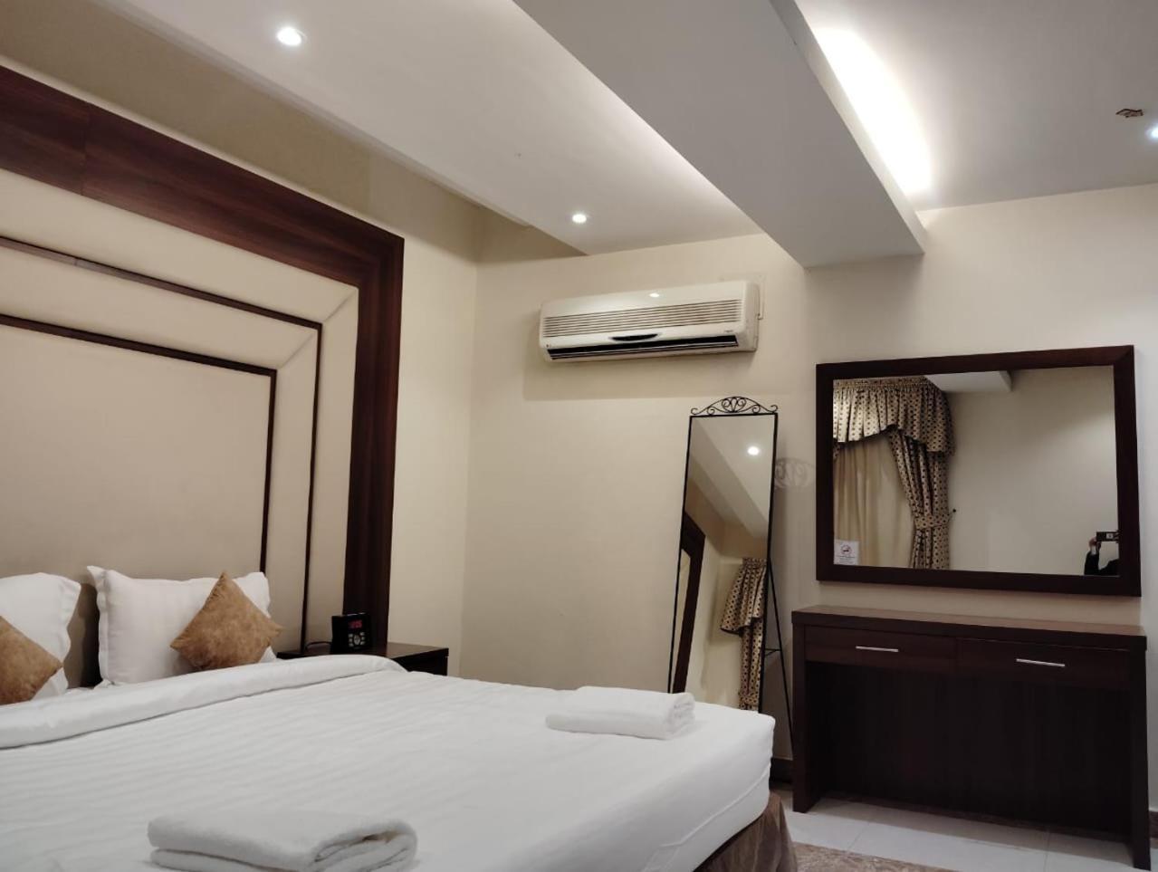 Hotelier Suites By Cantonal Riaad Buitenkant foto