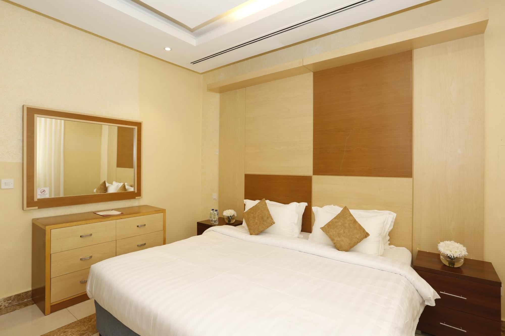 Hotelier Suites By Cantonal Riaad Buitenkant foto